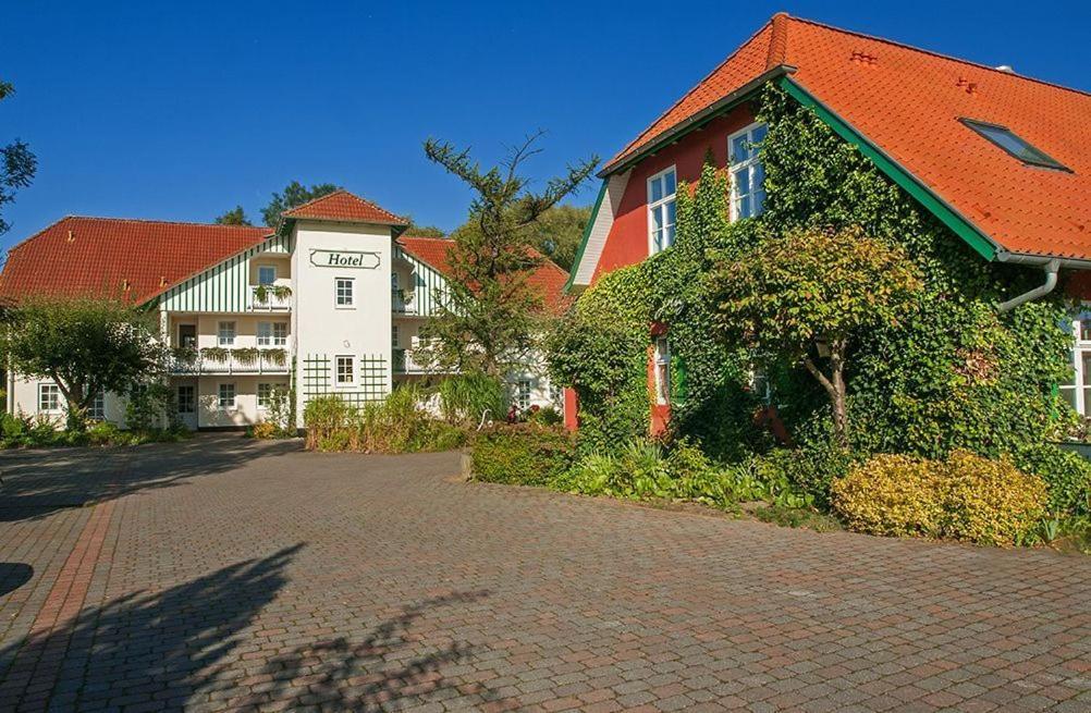Landgasthof & Hotel Jagdhof Stralsund Exteriör bild