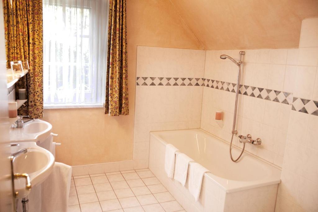 Landgasthof & Hotel Jagdhof Stralsund Rum bild